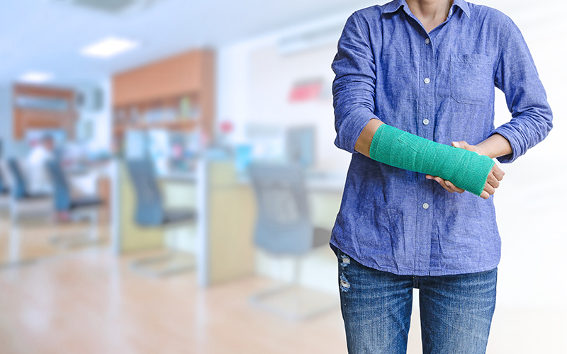 Worker with green arm cast